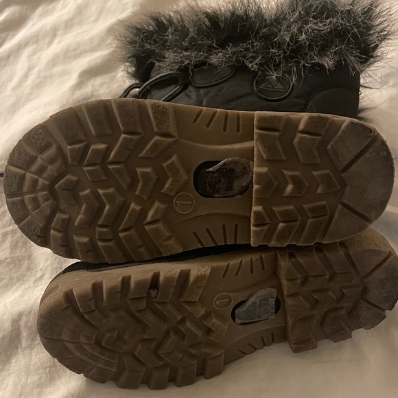 ❌SOLD❌Kids Snow Boots - Picture 2 of 4